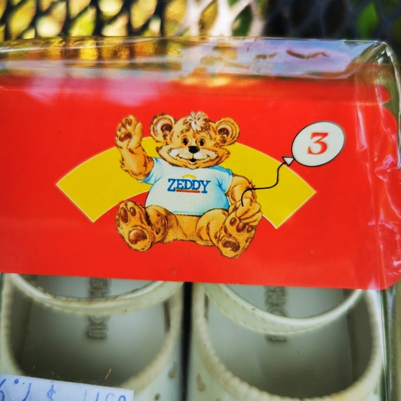 Vintage Zeddy White Faux Patent Leather Baby Shoes with Heart Cut Outs ~ Size 3 - Picture 12 of 16